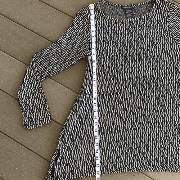 Chelsea & Theodore Knit Long Sleeve Top - Picture 3 of 5